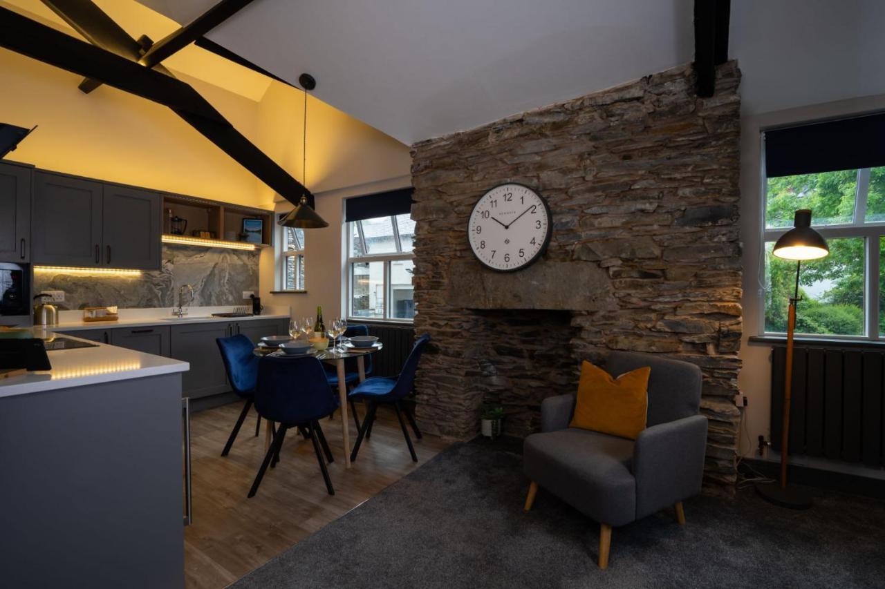 Spacious - Contemporary 2Br Apartment - Central Ambleside - Parking Exterior photo